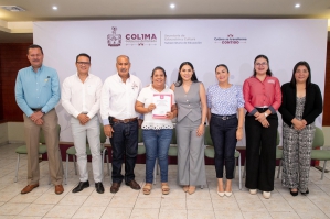 Foto de la Nota de Prensa Indira Vizcaíno entrega plazas definitivas a Personal de Apoyo y Asistencia a la Educación