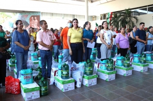 Foto de la Nota de Prensa 790 escuelas de Educación Básica reciben de la SEyC material de oficina y limpieza 